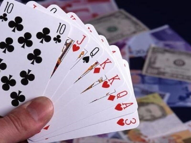 68 game bài Cách đánh ôm bom trong bài phỏm